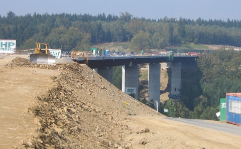 Kotvení mostních říms na D8