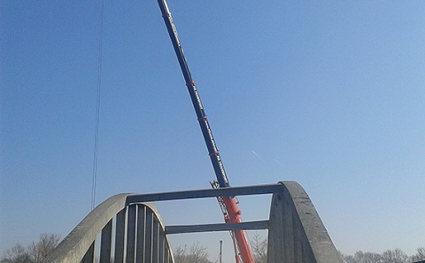 Rekonstruovaný most přes řeku Moravu
