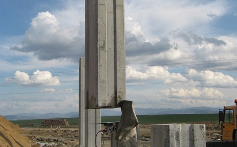 Odřezaný mostní pilíř stěnovou pilou
