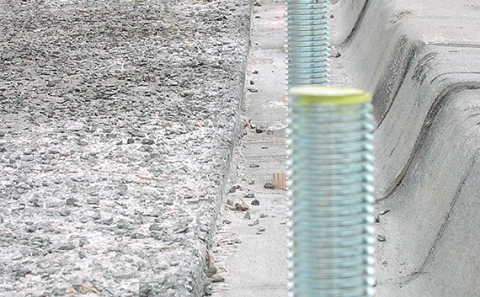 Kotevní šrouby pro betonová svodidla