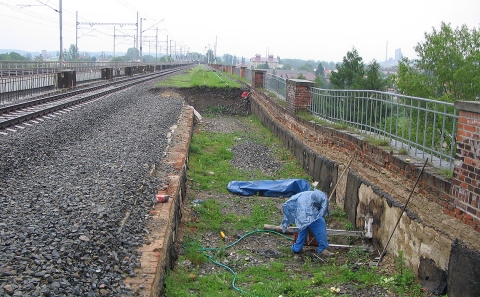 Vrtání odvodňovacích otvorů průměru 100mm